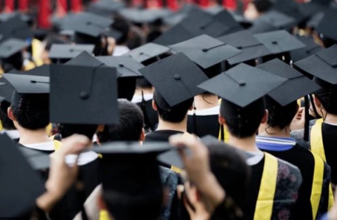 英国大学对国际学生学费收入.jpg