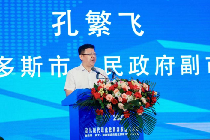 1691647448942106.png 专业群建设经验交流会召开3.png