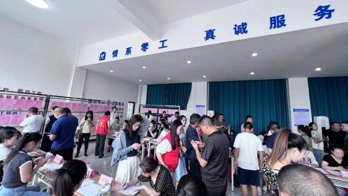 江西瑞昌：零工市场“小切口”搭起灵活就业“暖心桥”.png