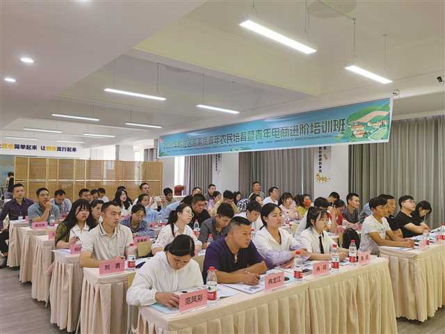 潜力更大 动力更强 活力更足 黔江 推进“四业融合”搭台组链 谱写高质量发展新篇章1.jpg