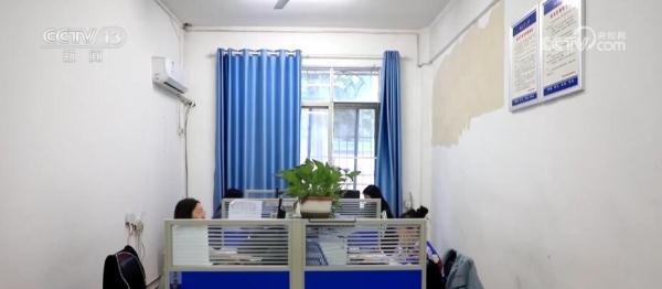 积极提供多项服务 高校帮助离校未就业毕业生就业.jpeg