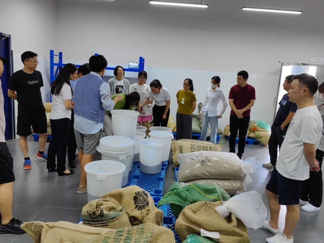 带着简历进工厂，崇明这场职业指导课“灵的”1.jpg