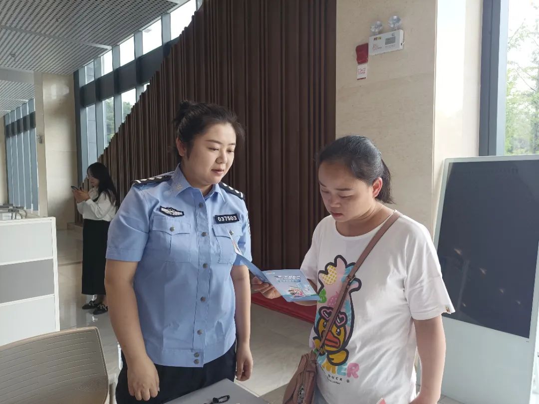 【夏季行动·平安守护】白云公安持续加大“三最”宣传力度，推动高校毕业生就业创业！2.jpg