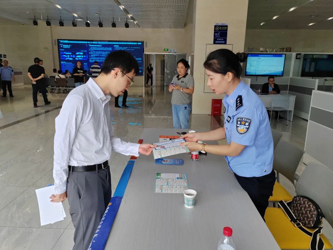 【夏季行动·平安守护】白云公安持续加大“三最”宣传力度，推动高校毕业生就业创业！1.jpg