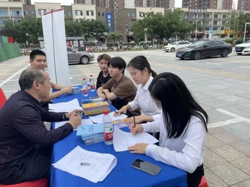 青山湖区：“就业见习”助力高校毕业生直通职场2.jpg