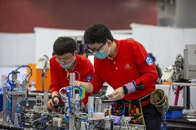 1693808379952545.jpg 职业教育,在校人数正逐年递增.jpg