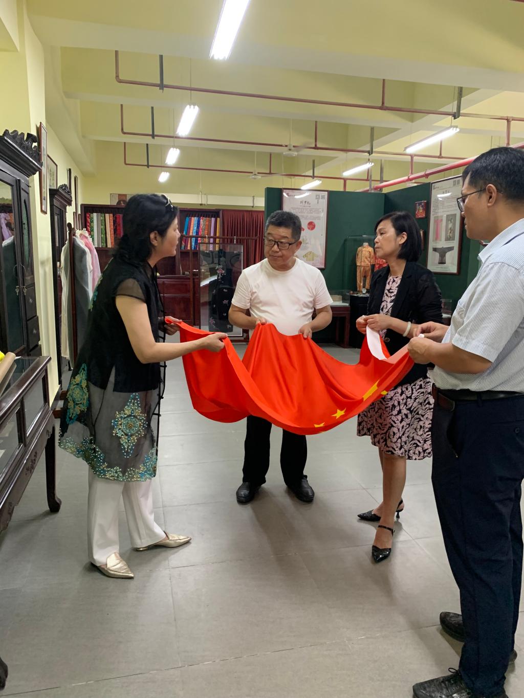 浙江理工大学继续教育学院领导一行走访校友.jpg