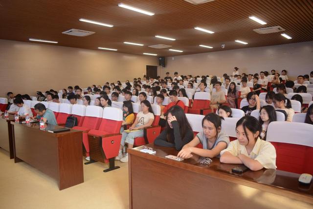 长沙理工大学数学与统计学院召开2024届毕业生考研就业动员会1.jpeg