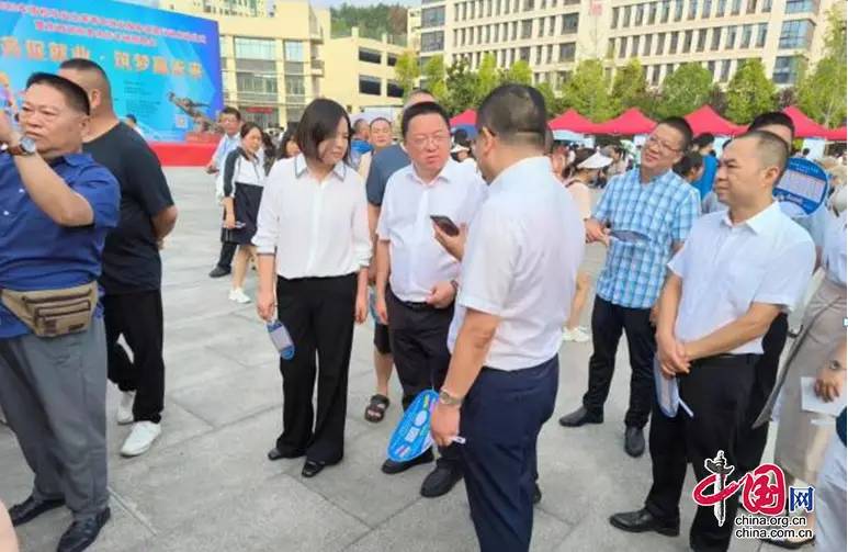 阆中市就业服务管理局：借助“阆苍南”协同发展东风 促进高校毕业生就业1.jpg