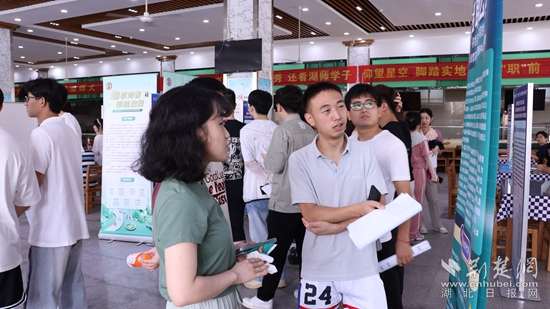 早部署、早启动！湖北师范大学吹响2024届毕业生就业“集结号”1.jpg