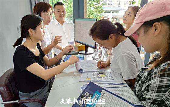 1695354841359303.jpeg 灵活就业渠道宽|贵州建成实体零工市场零工驿站194个2.jpeg