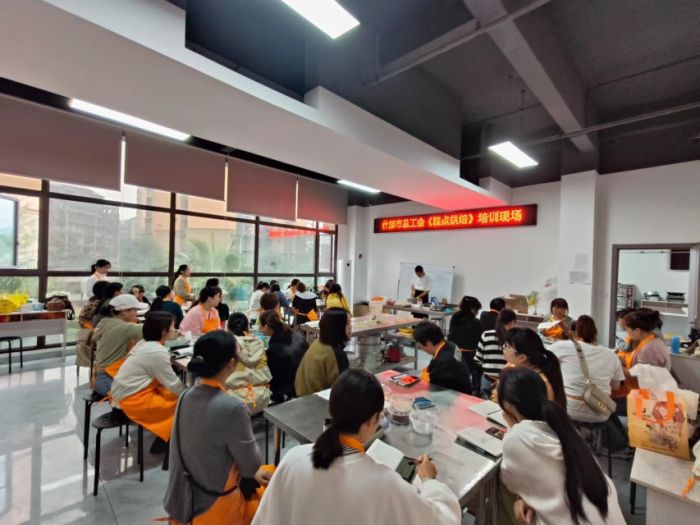 什邡：以技能培训助力群众就业创业.jpg