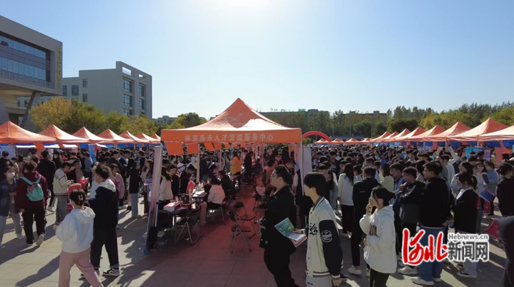 河北环境工程学院举办大型校园招聘会 为学生就业保驾护航1.png