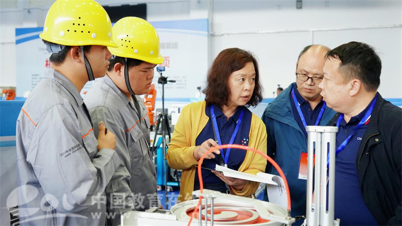 国赛竞技看见“制造强国”青年力量 全国职业院校技能大赛高职组“机电一体化技术”赛项在浙江机电职业技术学院落幕4.jpg