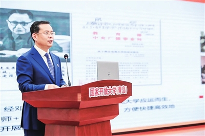 开学啦！两万多名新生“再充电”.jpg