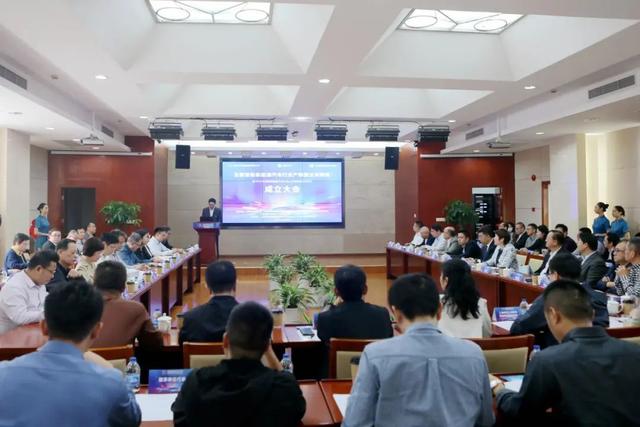 全国智能新能源汽车行业产教融合共同体在虹口成立.jpeg