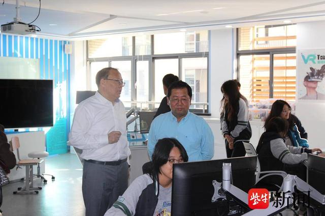 职业教育也能成就精彩人生！社会各界齐聚南京商业学校，为职校发展问诊把脉.jpeg