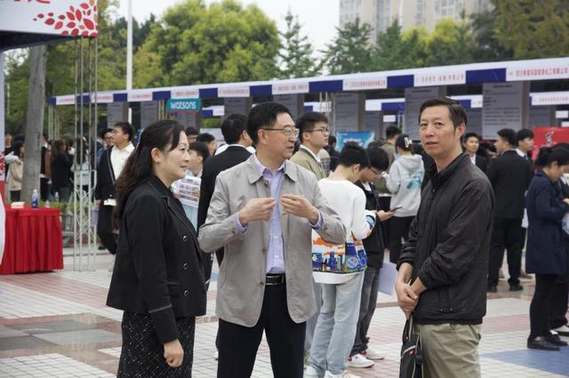 成都文理学院举办“丰硕金秋”2023年现场招聘会1.jpeg