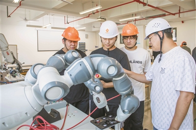 1699323908751068.jpg 浙江工商职业技术学院 打造职业教育赋能区域发展的新范式.jpg