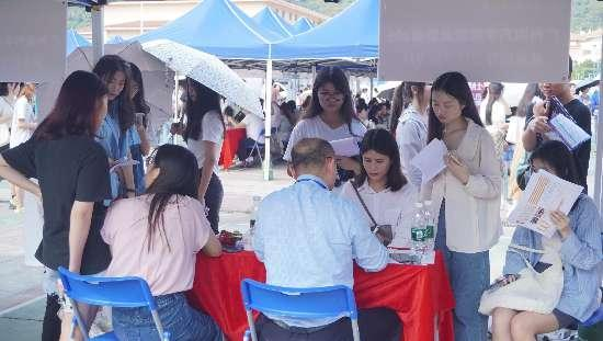 广州南方学院举办2024届毕业生秋季专场招聘会8.png