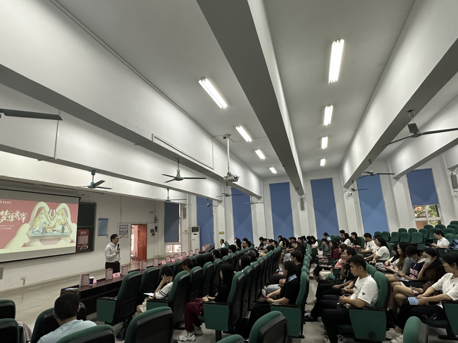 广州南方学院举办2024届毕业生秋季专场招聘会7.png
