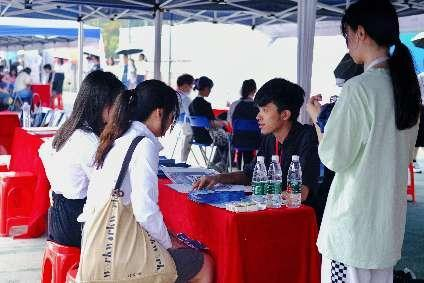 广州南方学院举办2024届毕业生秋季专场招聘会4.png