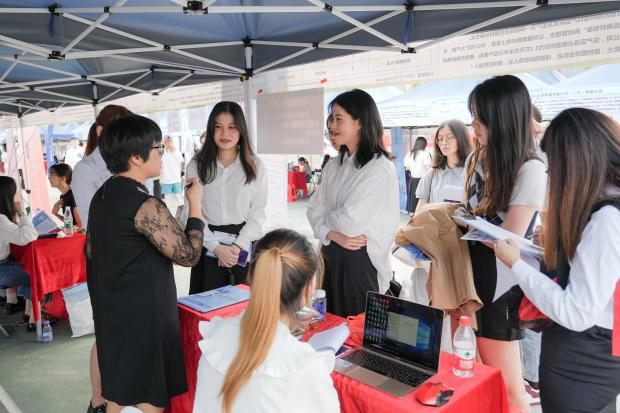 广州南方学院举办2024届毕业生秋季专场招聘会2.png
