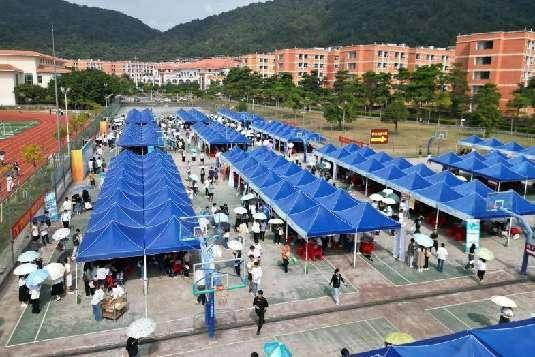 广州南方学院举办2024届毕业生秋季专场招聘会.png