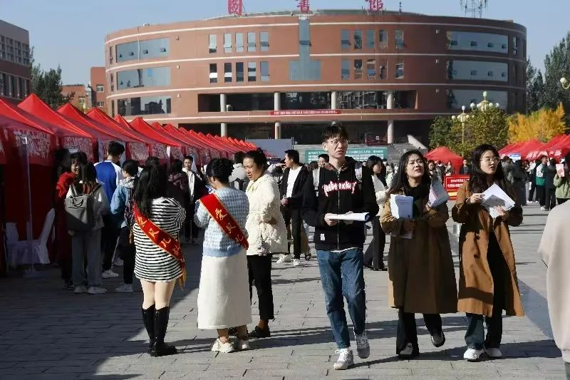 教育高质量发展看山西：山西师范大学举办2024届毕业生教师专场招聘会4.png