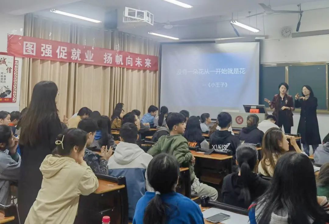 2023年长沙市公共就业服务进校园暨结对联系高校服务就业专项活动长沙职业技术学院招聘会圆满举行1.jpeg