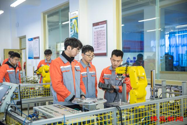 1699601745959135.jpeg 人尽其才 人人出彩——山东工业职业学院探索产教融合途径促学生成长成才2.jpeg