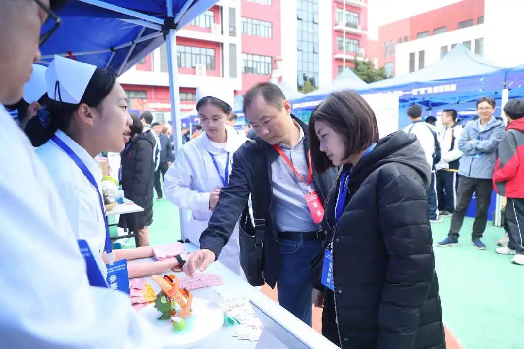 1699840111742021.jpg 学生成长嘉年华!首届职业院校学生创新创意大赛开启职教盛宴3.jpg