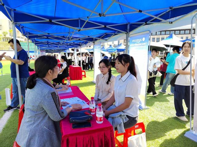 广州幼专迎接就业“首考”：822名毕业生“应战”校园招聘.jpeg