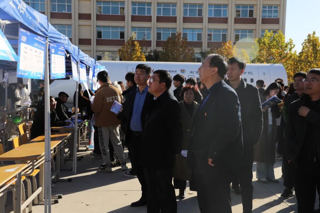 石家庄科技信息职业学院举办2024届毕业生秋季双选招聘会2.jpg