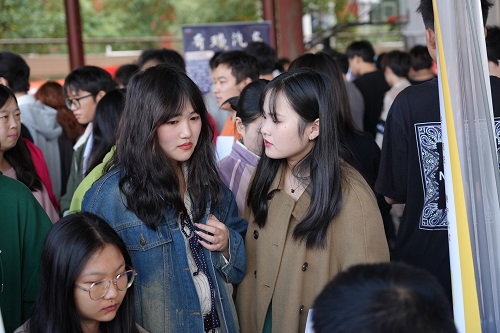 120家企业组团招才引智！这场招聘会在湖南工业职院举行3.jpg