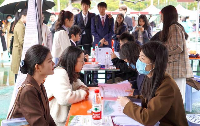 广西2024届医药类高校毕业生就业双选会（桂林专场）在桂林医学院顺利举行3.jpeg