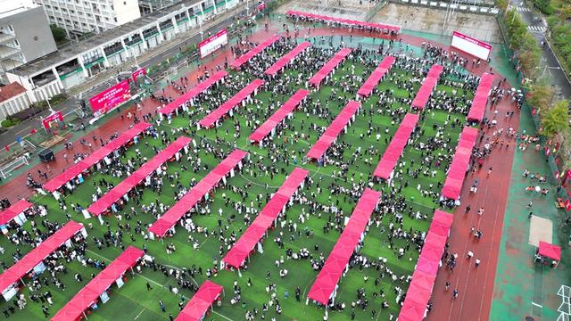 广西2024届医药类高校毕业生就业双选会（桂林专场）在桂林医学院顺利举行.jpeg