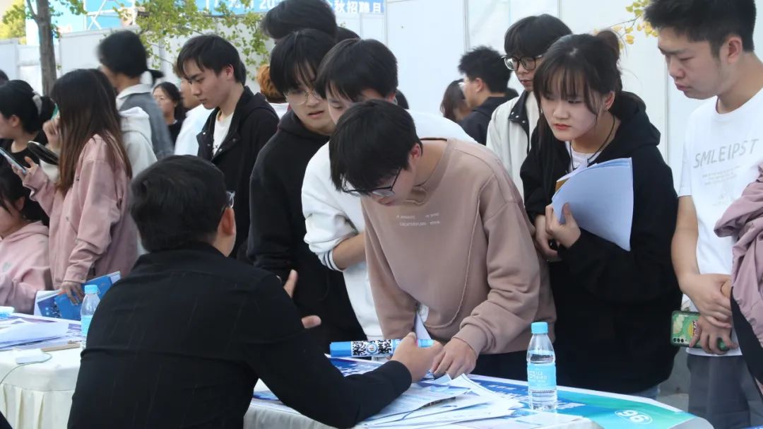 多图直击四川各大高校双选会现场！28.jpeg