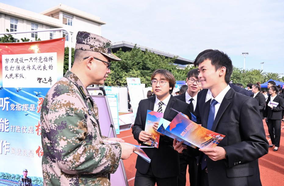 多图直击四川各大高校双选会现场！21.png