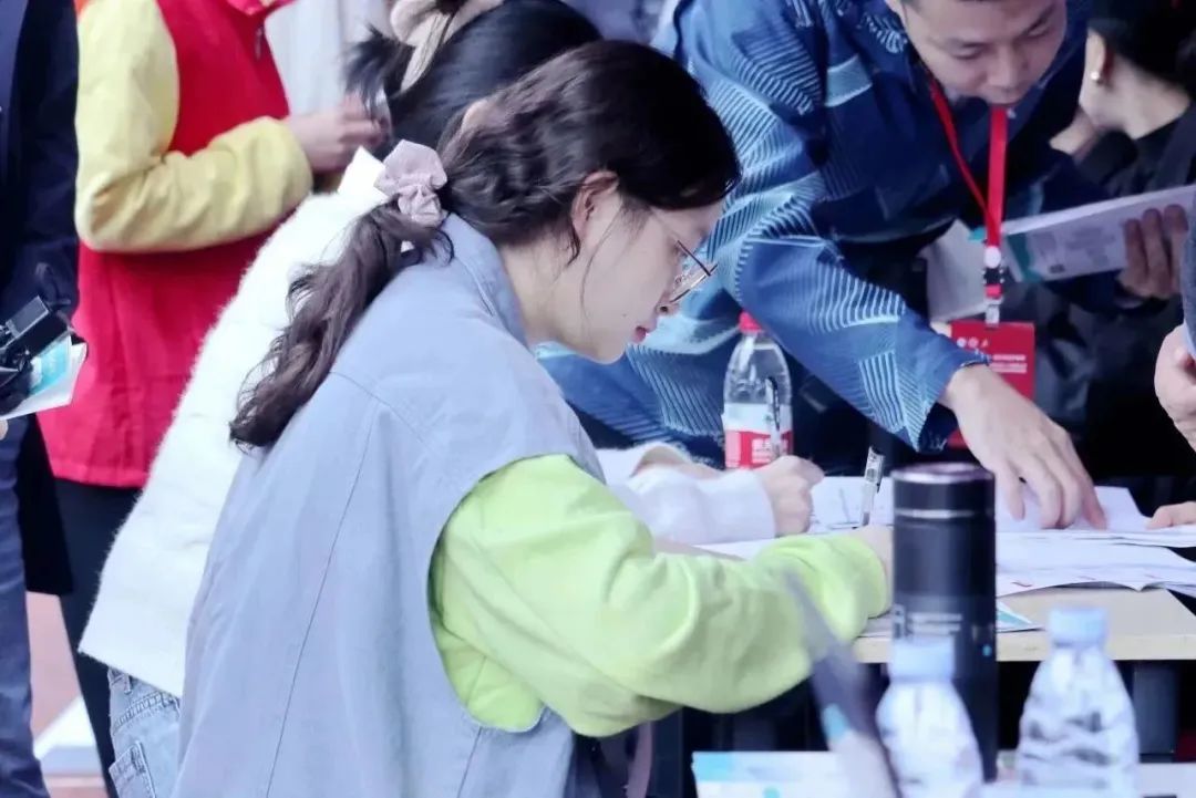 多图直击四川各大高校双选会现场！5.jpeg