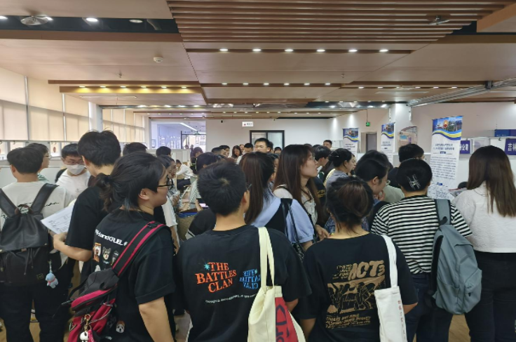 多图直击四川各大高校双选会现场！.png