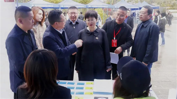 3900余个岗位！南充文化旅游职业学院举行2024届毕业生就业秋季双选会1.jpg