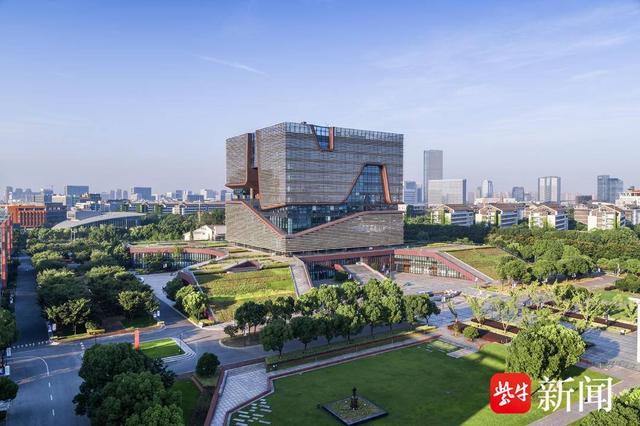 1700620525521968.jpeg 教育学科首次上榜 西交利物浦大学六学科跻身泰晤士高等教育学科排名.jpeg