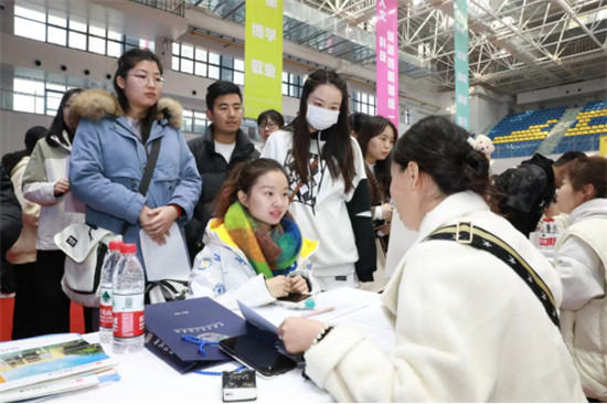 1700637886615611.jpg 2024届陕西省普通高校学前教育类毕业生联盟招聘会在西安交通工程学院成功举办7.jpg