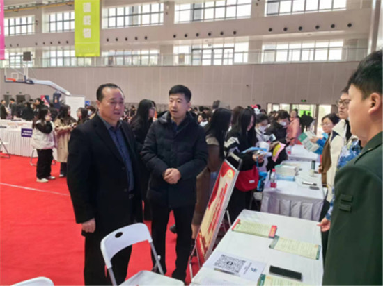 1700637891344958.jpg 2024届陕西省普通高校学前教育类毕业生联盟招聘会在西安交通工程学院成功举办6.jpg