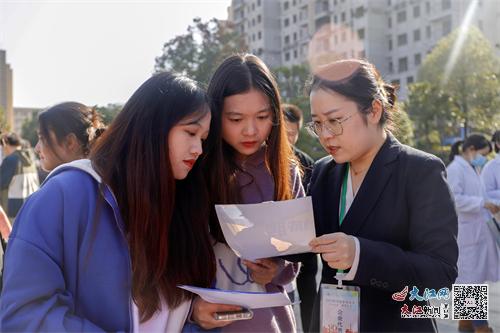 江西工业工程职业技术学院举办2024届毕业生双选会（图）2.jpg