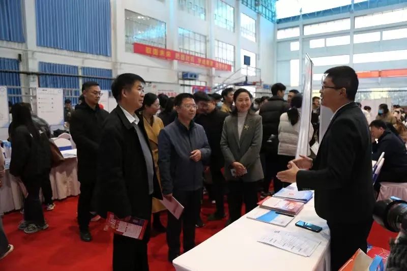 河南省高校毕业生就业市场(郑州北)专场暨河南牧业经济学院毕业生校园双选会举办1.jpg