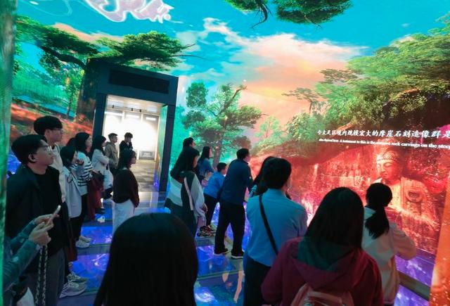 1701151580467066.jpeg 话创新创业游生态长江 2023海峡两岸师生行在渝开班2.jpeg