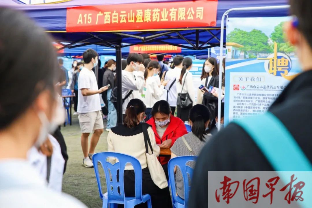 今年最大型自治区级毕业生双选会来了2.jpeg