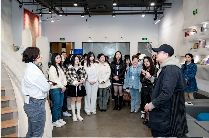 “海鸥计划”走进静安，为女大学生创业之路铺满鲜花1.jpg